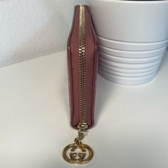 EUC GUCCI Imprimé Zip Wallet With GG Icon Charm Zipper Pull - Picture 3 of 10